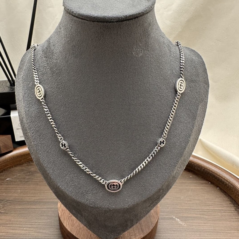 G*u*i necklaces